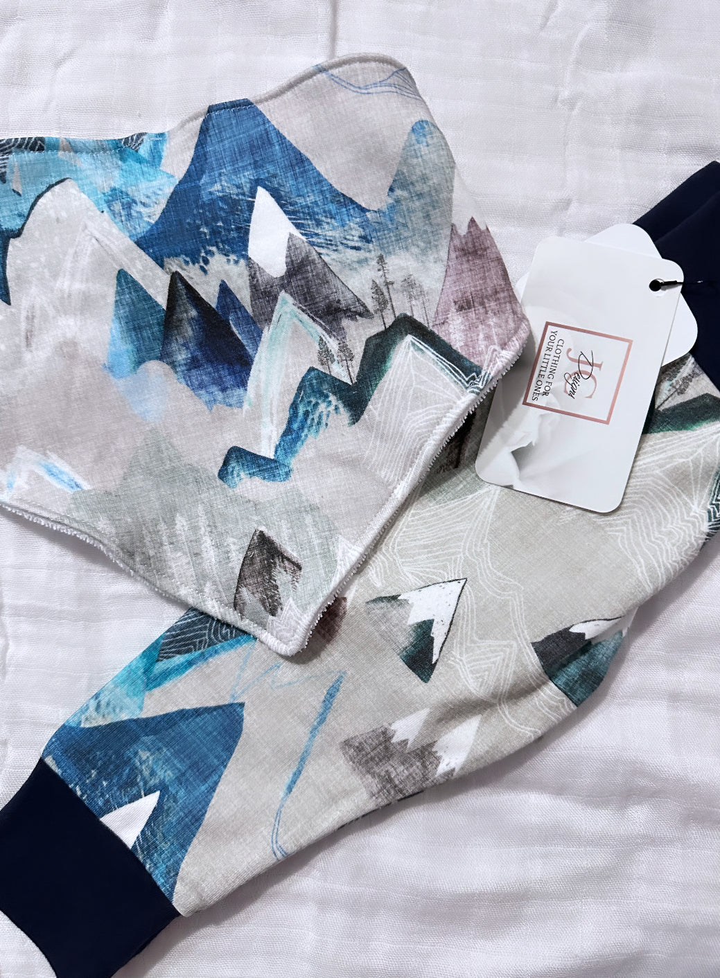 Mountain bandana bib