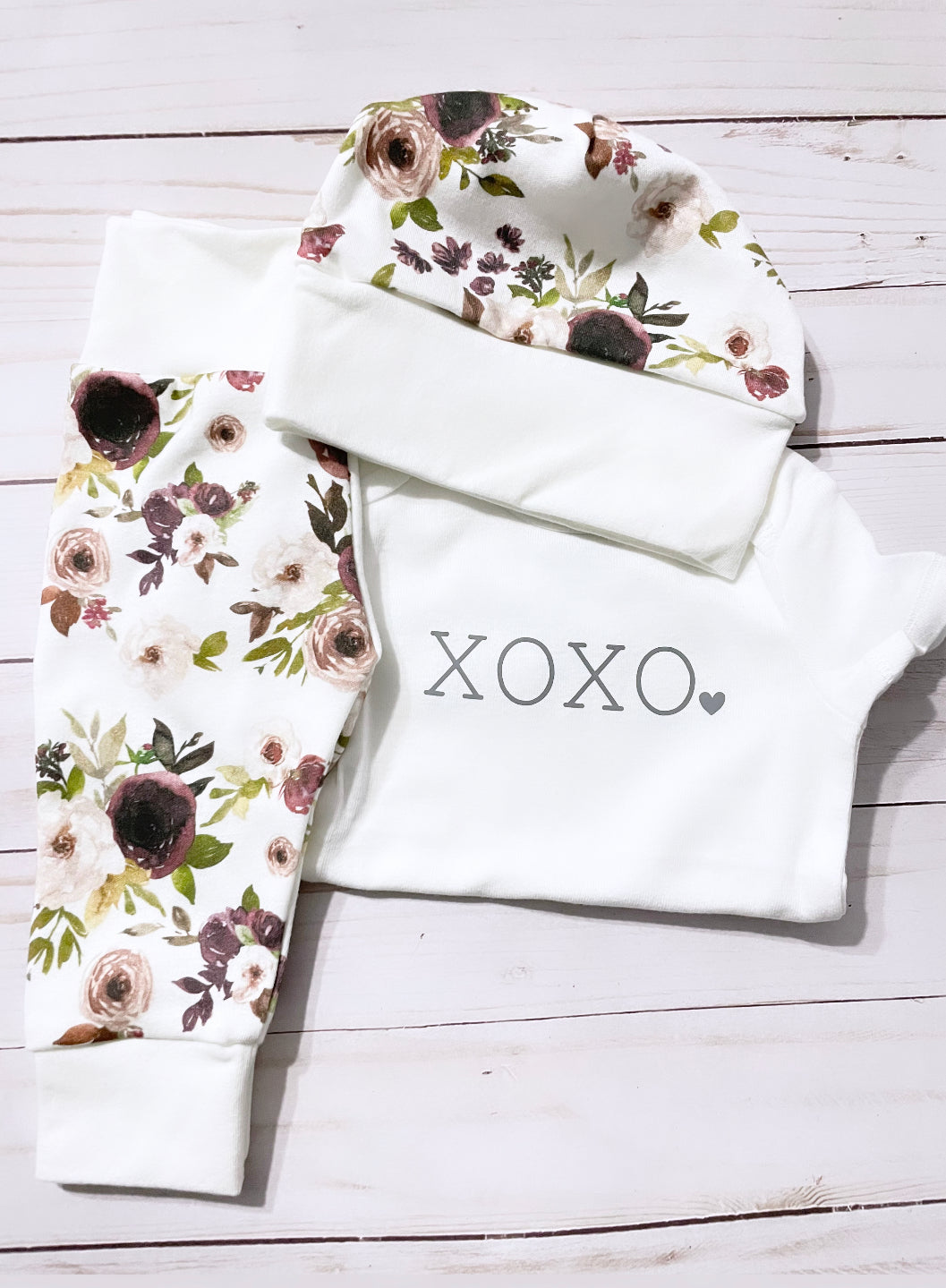 Tenue fleurie prune poudrée
