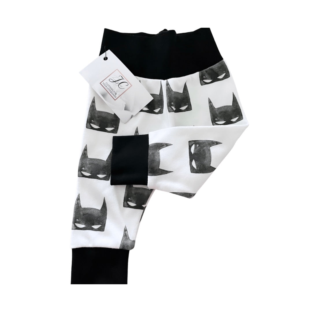 Bat-mask leggings