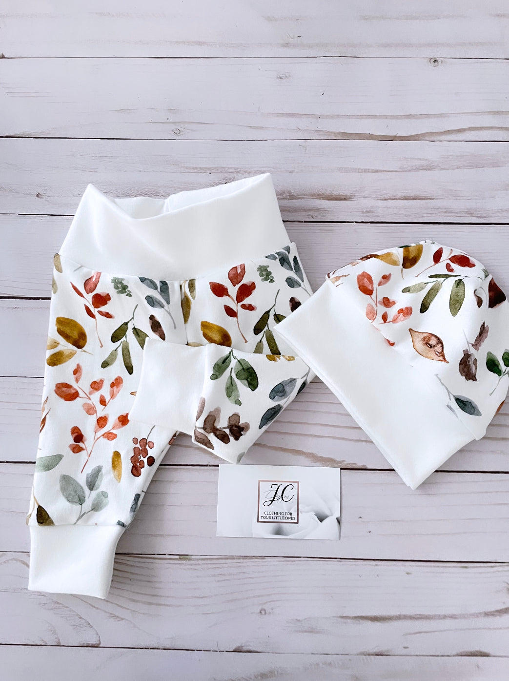 Tenue de feuilles à l'aquarelle