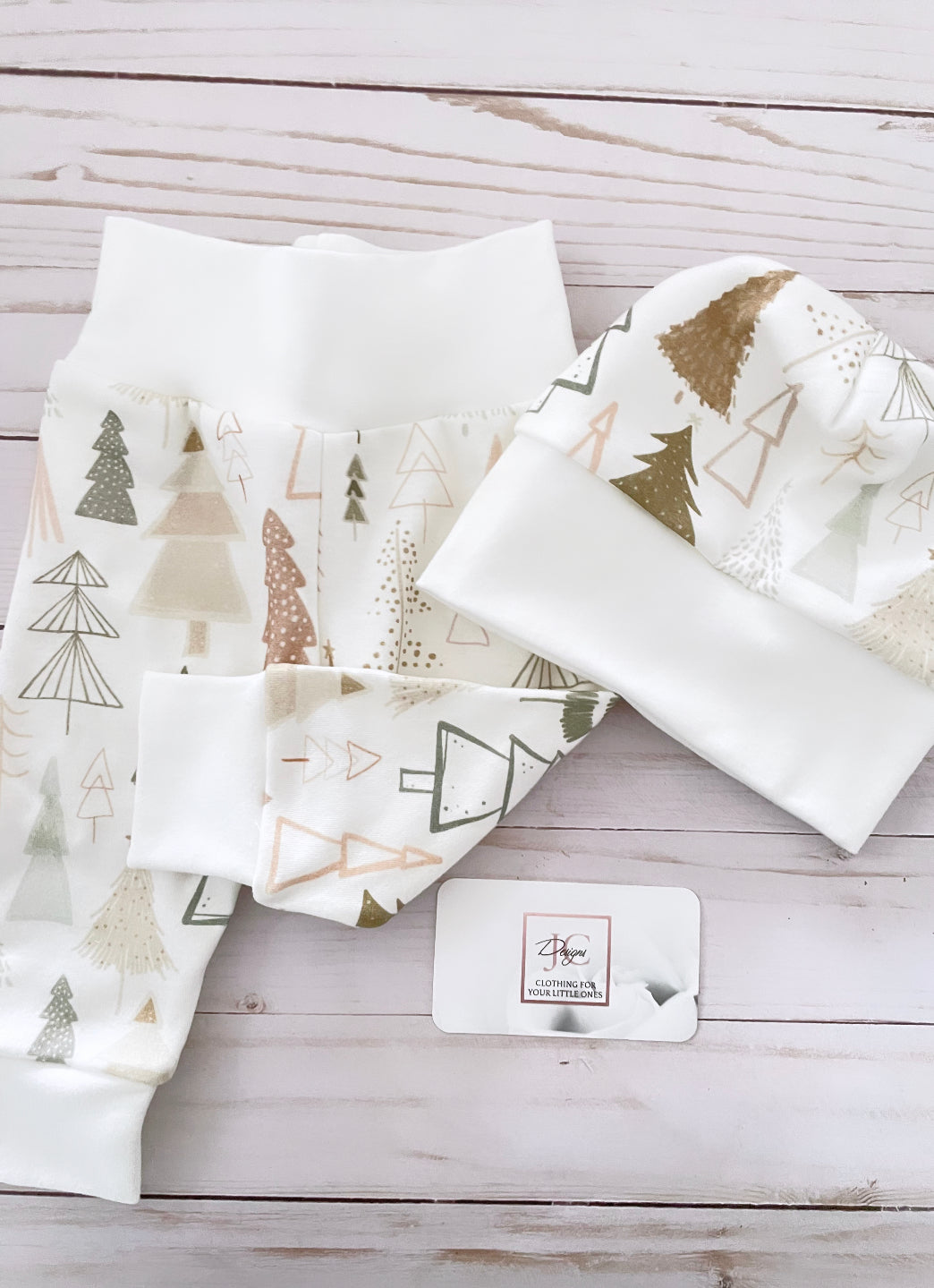 Evergreen trees outfit