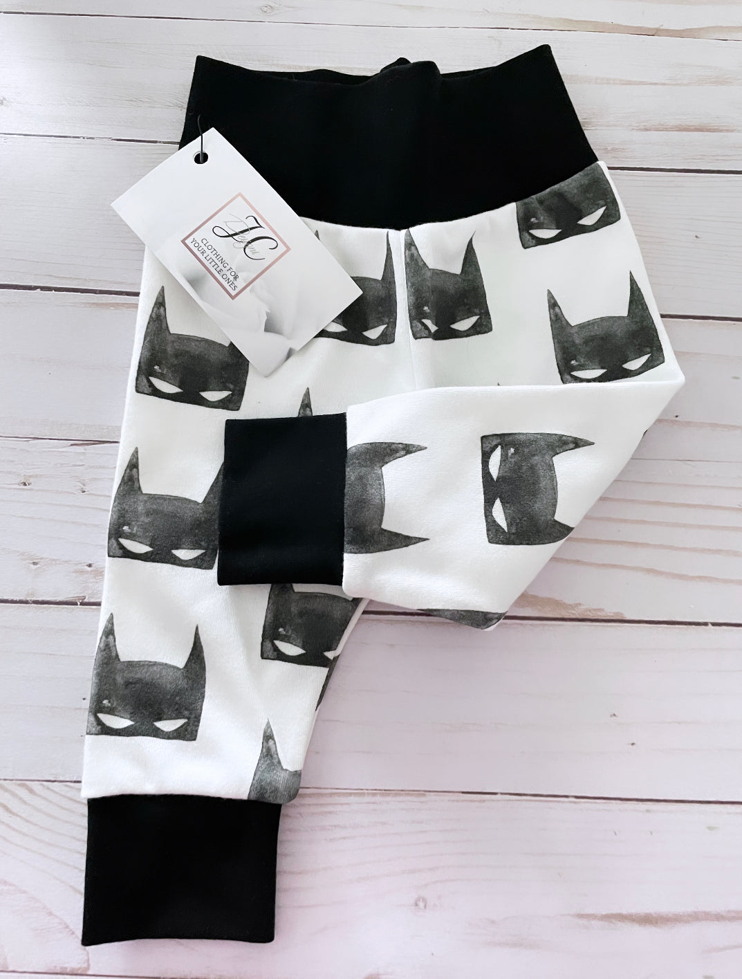 Bat-mask leggings