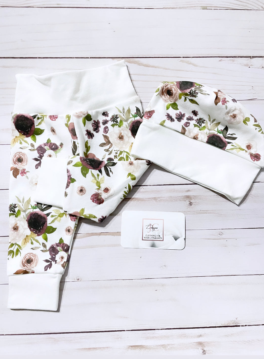 Tenue fleurie prune poudrée
