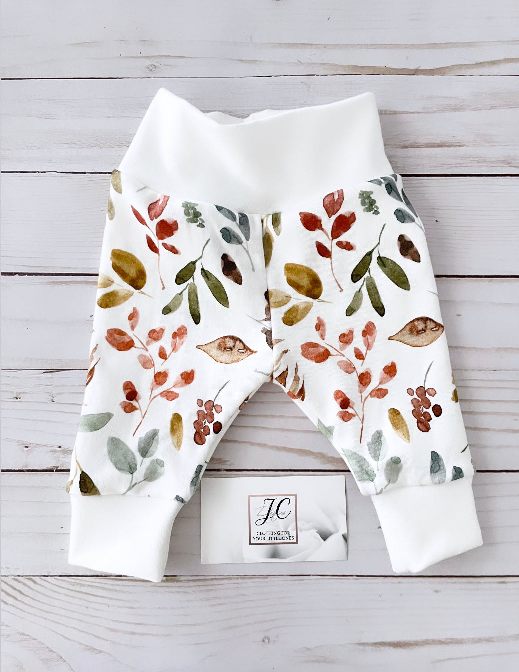 Tenue de feuilles à l'aquarelle