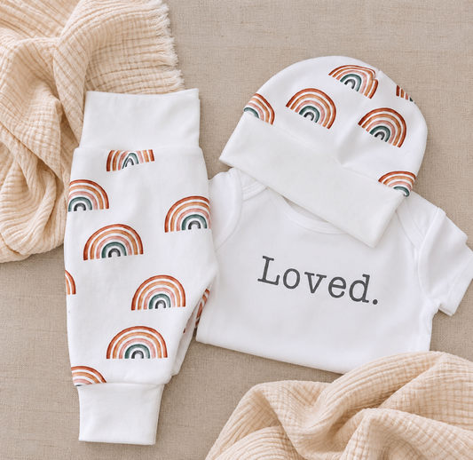 Tenue arc-en-ciel pour bébé